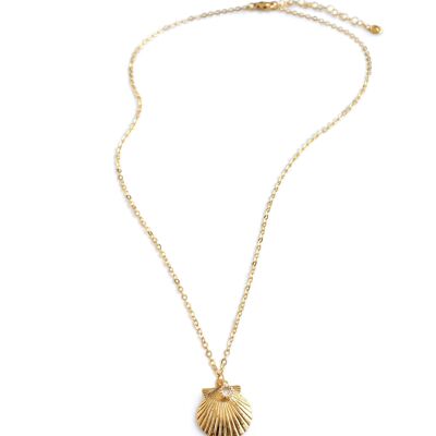 Short gold seashell necklace