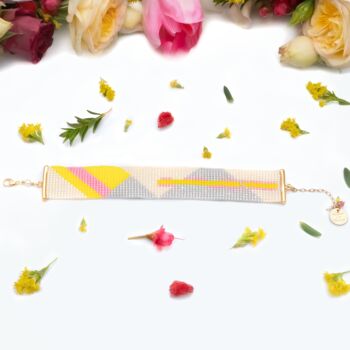 Bracelet - Manchette Graphique 2 : tissage de perles Miyuki jaune, rose, gris et blanc 1