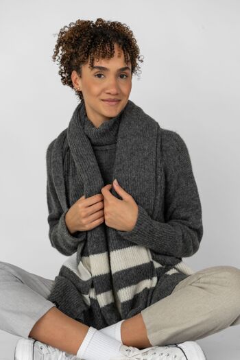 Écharpe tricotée principalement à partir de bébé alpaga 1