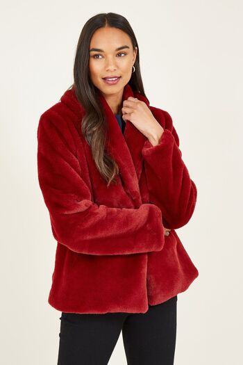 Manteau portefeuille court en fausse fourrure rouge Yumi 4