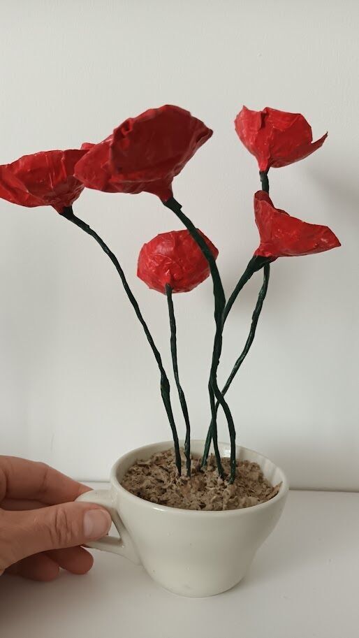 Buy wholesale CUP OF 5 POPPIES, handmade, papiermâché