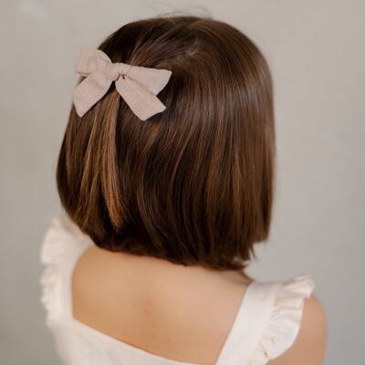 Hair clips with a bow made of light cotton