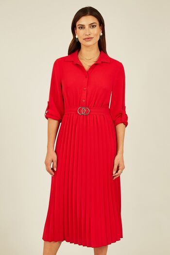 Robe mi-longue jupe plissée rouge Mela avec boucle dorée 4