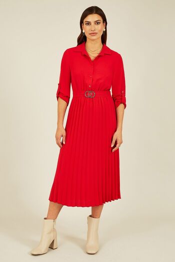 Robe mi-longue jupe plissée rouge Mela avec boucle dorée 5