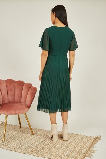 Robe midi portefeuille plissée verte Yumi 15