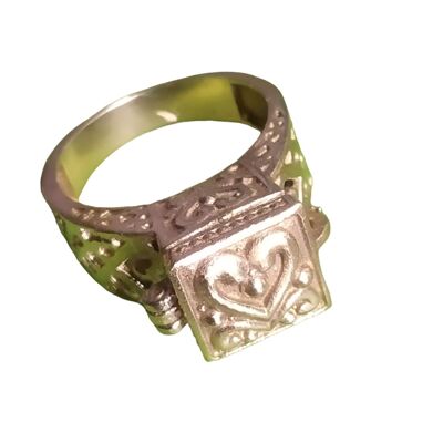 Prayer Pattern Poison Brass Vintage Ring