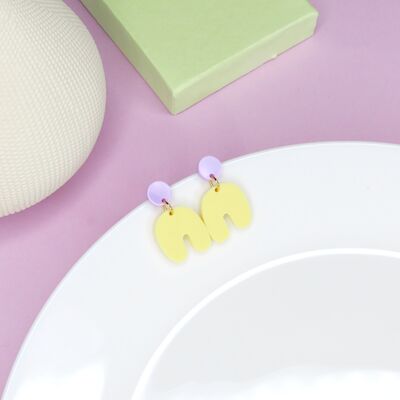 Small Squishy Arch earrings in lilac light yellow