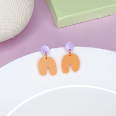 Small Squishy Arch earrings in lilac peach