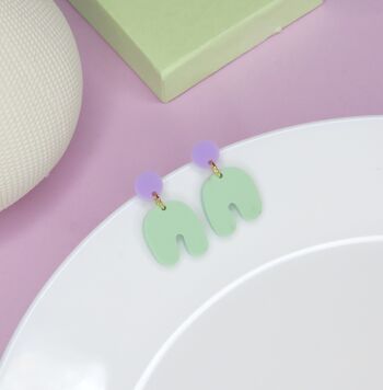 Petites boucles d'oreilles Squishy Arch lilas vert clair 1