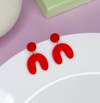 Boucles d'oreilles petites arches en rouge 2