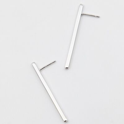 Symmetrical pair short bar earrings