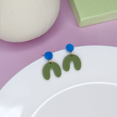 Boucles d'oreilles petit noeud arc en olive bleu azur