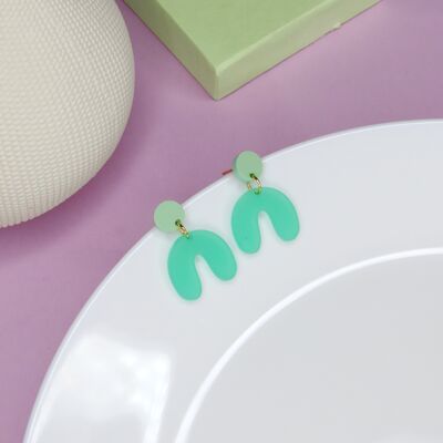Small arch arch earrings in light green turquoise transparent