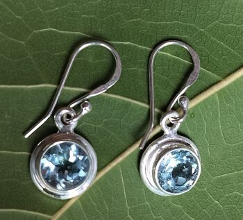 Boucles d'oreilles pendantes rondes en argent 925 avec topaze bleue naturelle 3