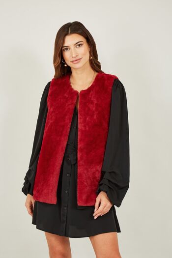 Gilet en fausse fourrure rouge Yumi 18