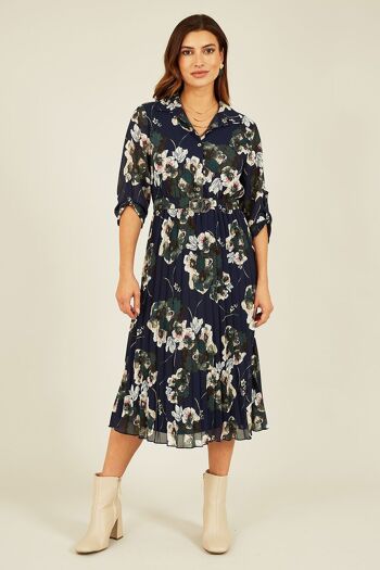 Mela - Robe mi-longue bleu marine à imprimé floral et boucle dorée 14