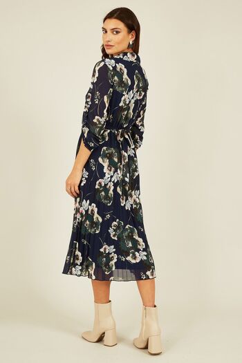 Mela - Robe mi-longue bleu marine à imprimé floral et boucle dorée 20