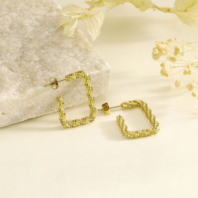 Gold rectangle wavy earrings