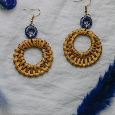 Boucles d'oreilles en rotin bleu marine avec pierre veine bleue dorée