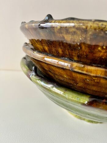 Grande assiette creuse bicolore en poterie de Tamegroute - Sara 2