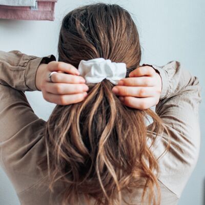 Scrunchie di lino bianco