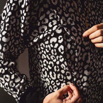 Nursing sweater - Leopard Black and White