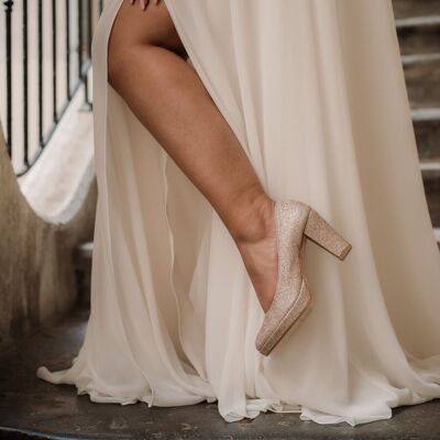 Gold wedding pump