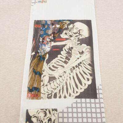 Japanisches Tenugui-Handtuch aus 100 % Baumwolle, bedruckt mit einer Reproduktion des Takiyasha Hime-Drucks und dem Skelett des Künstlers Utagawa Kuniyoshi