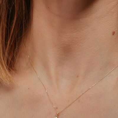 Collana con pendente iniziale "Q" in oro giallo massiccio e diamante