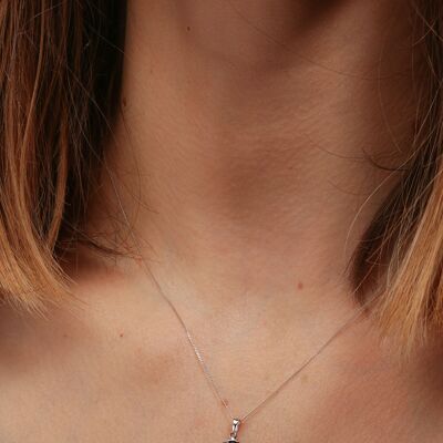 Collier pendentif initial « O » en or blanc massif et diamant