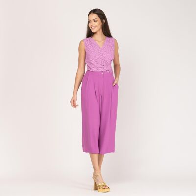 Wide pink pleated trousers