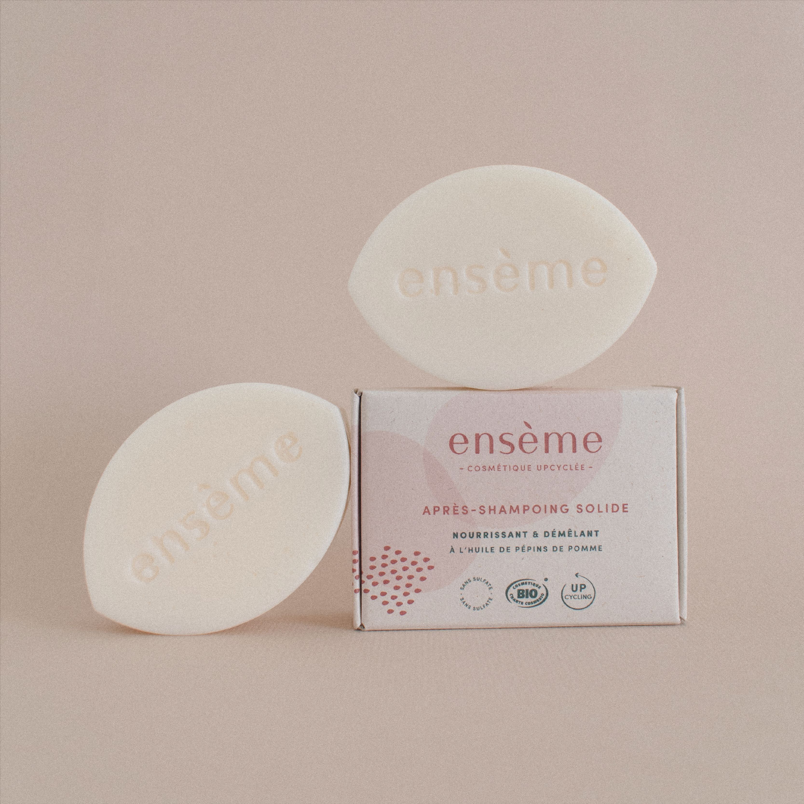 Balsamo solido riciclato nutriente e districante