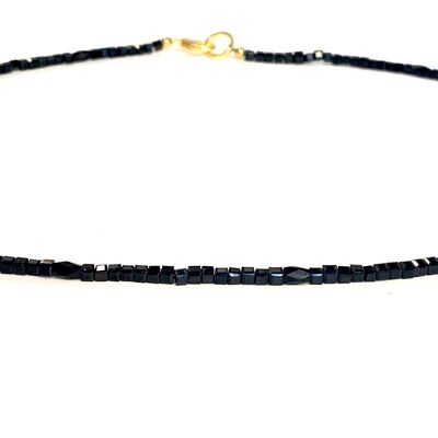 Collar cubo de cristal negro