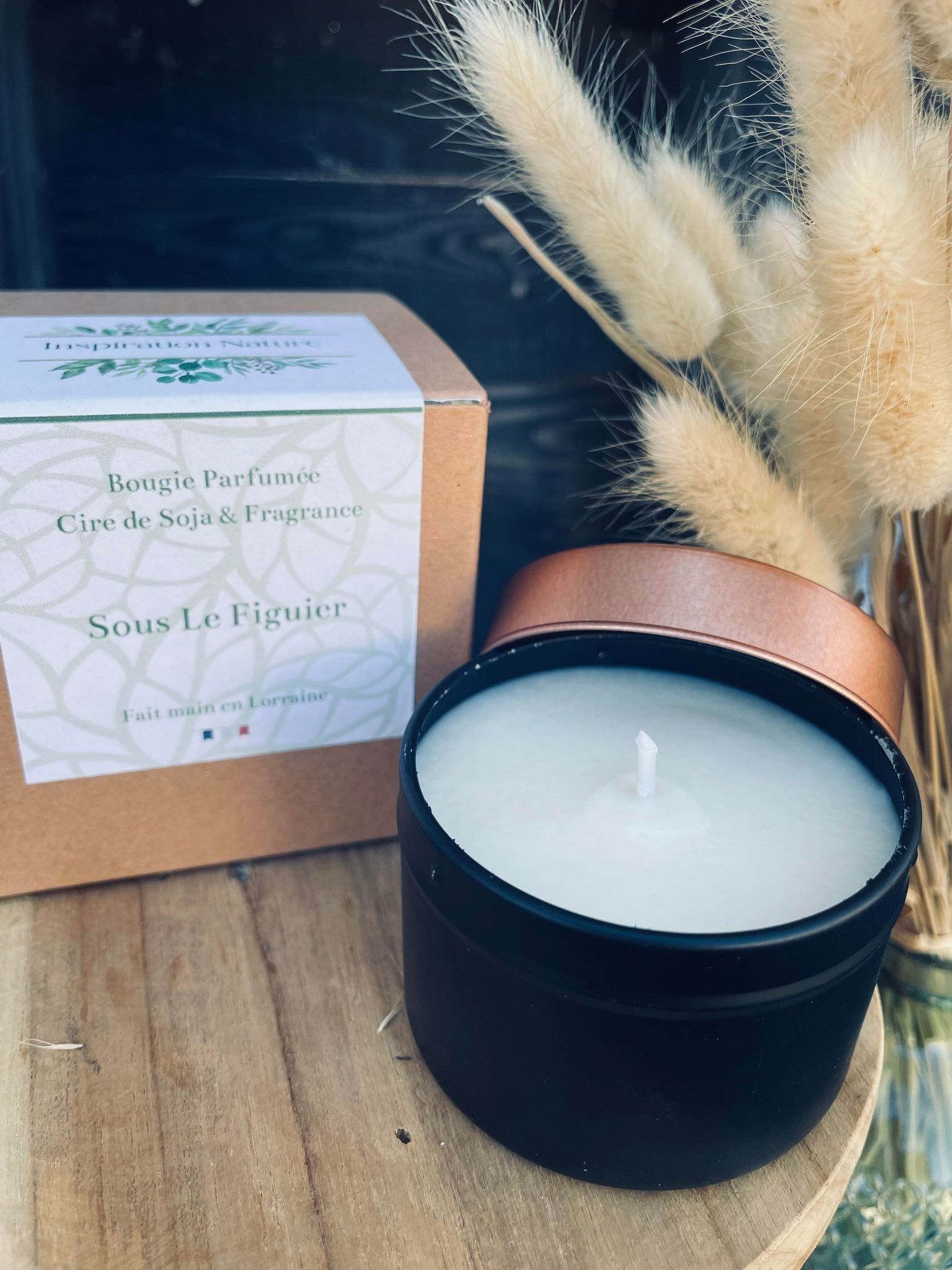 Candela profumata sotto il fico