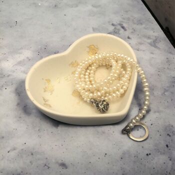 Mini plat en forme de cœur en jesmonite fait à la main - Couleur : pierre et feuille d'or 2