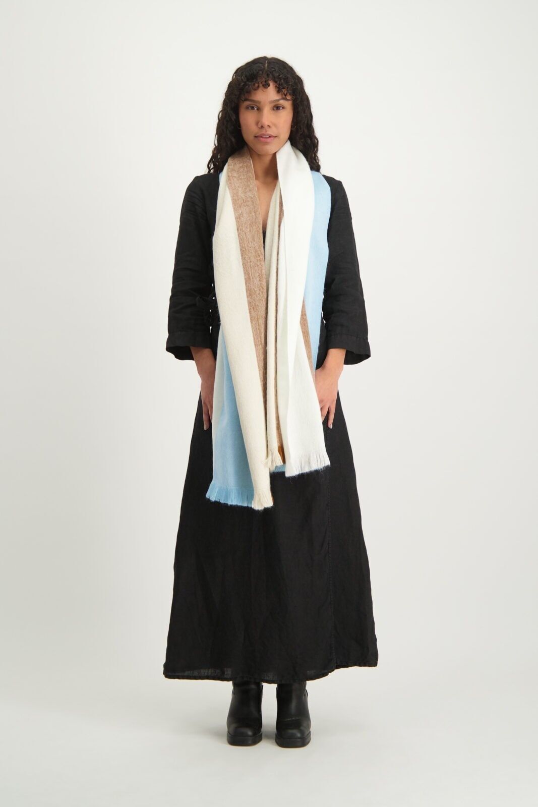 Écharpe rayée bleu ciel et naturel