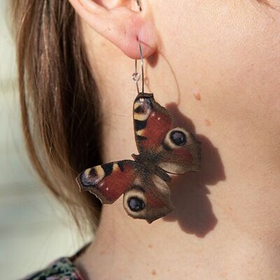 Neitoperhonen | Boucles d'oreilles papillon paon