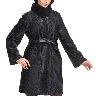 Petit manteau en agneau persan avec ceinture intérieure en cuir et col en vison