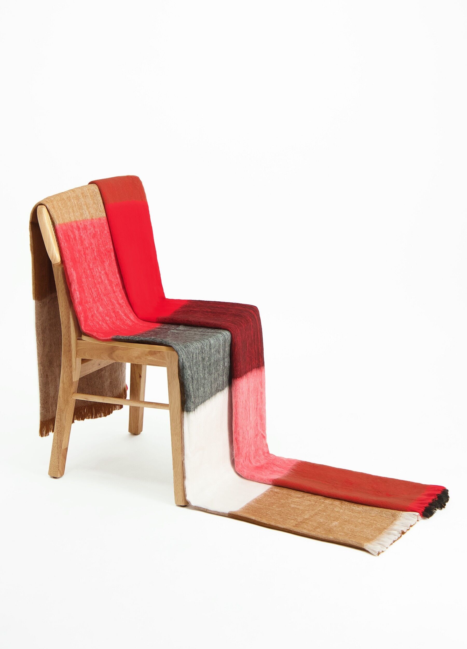 Plaid a blocchi rosso, nero e colori naturali