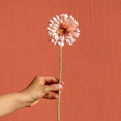 Gerbera en papier abricot