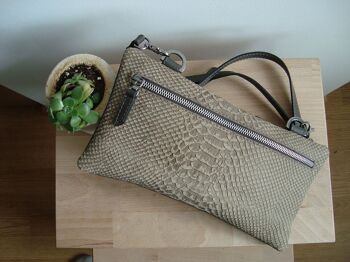 Sac en cuir beige, aspect serpent. Oscar. 2