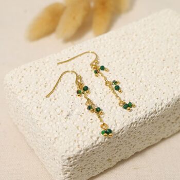 Boucles d'oreilles pendantes avec pierres vertes 1