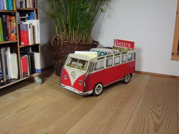 Réservez le bus VW T1 rouge | Bibliothèque en bois 3