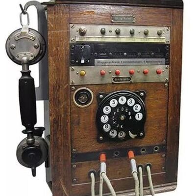 Estación telefónica - madera