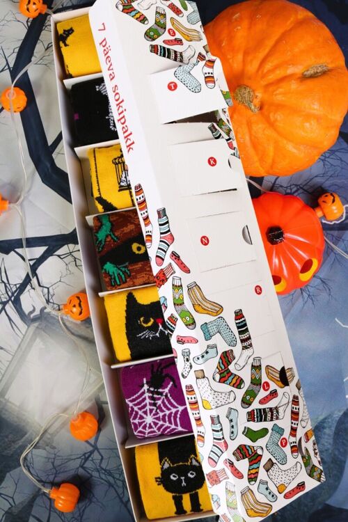 HALLOWEEN surprise box with 7 pairs of socks for weekday