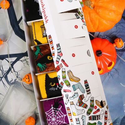 HALLOWEEN surprise box with 7 pairs of socks for weekday
