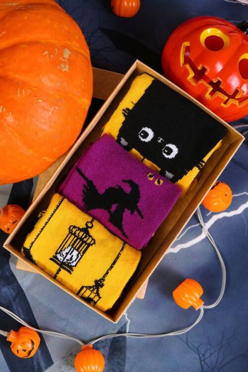 Halloween gift box WITCH HUNT with 3 pairs of socks