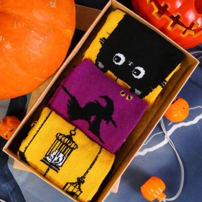 Caja regalo de Halloween CAZA DE BRUJAS con 3 pares de calcetines