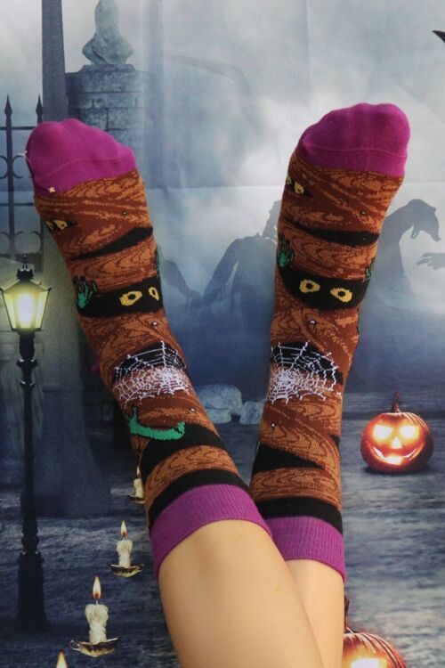 HAZEL brown Halloween socks with monsters