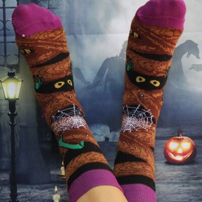 HAZEL brown Halloween socks with monsters